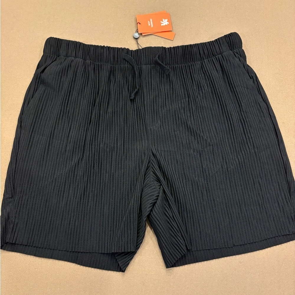 YoungLA Men’s Pleated Festival Shorts Black Size XL New With Tags